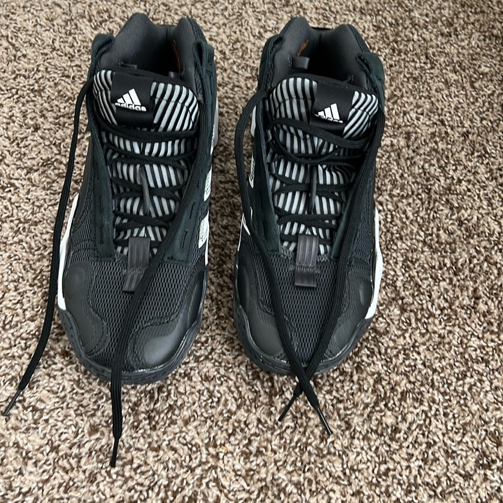 Adidas Sneakers